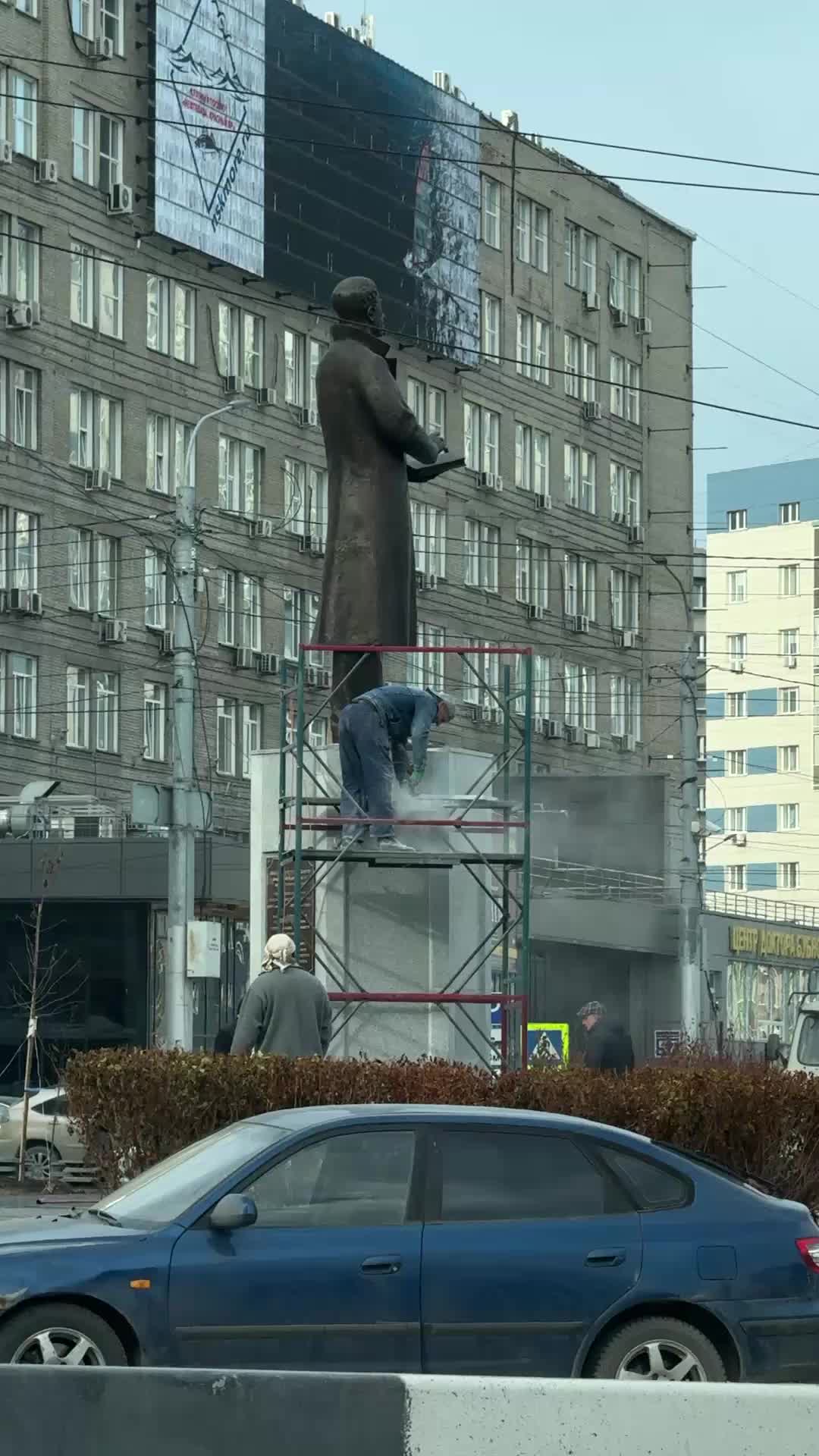 В Новосибирске открывается памятник Георгию Лыщинскому, легендарному ректору НЭТИ