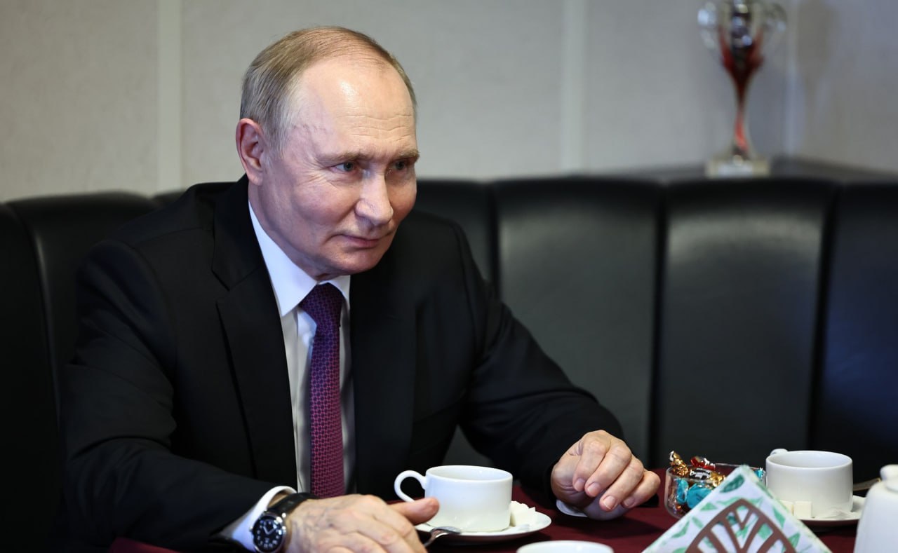 Владимир Путин вручил награду профессору из Башкирии  6 августа 2025 года президент Владимир Путин подписал указ о вручении государственных наград. В списке награжденных есть преподаватель из Уфы.  Звание «Заслуженный работник высшей школы Российской Федерации» было присвоено профессору кафедры Башкирского государственного аграрного университета Рузилу Авзалову за выдающиеся заслуги в сфере высшего образования.   Напомним, что в мэрии Ратмир Мавлиев вручил почетную грамоту заместителю председателя административной комиссии Орджоникидзевского района Руслану Исхакову за его героический поступок.   Обратная связь  Подписаться