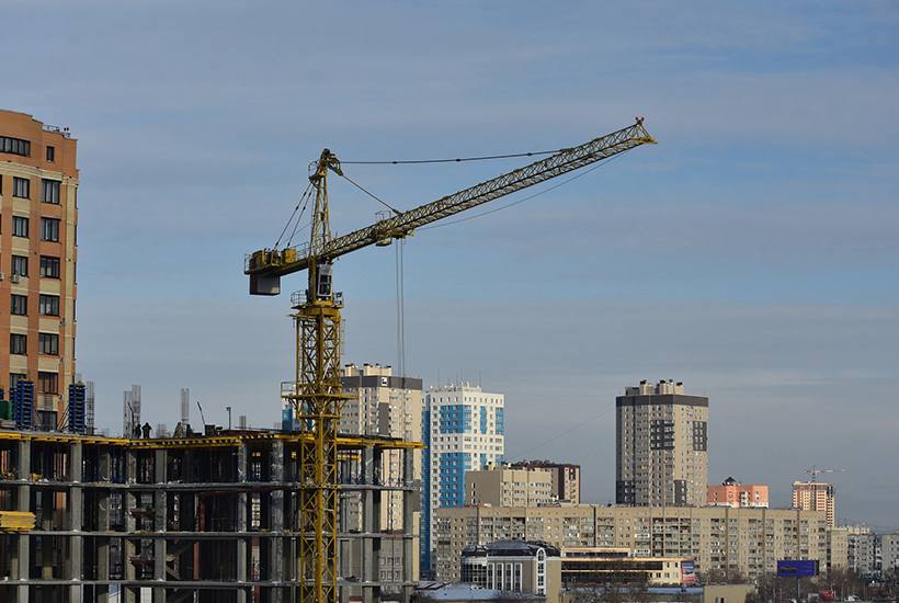 Объем нераспроданного жилья в новостройках Московского региона за год вырос вдвое В мае 2025 года суммарный метраж нераспроданных квартир в сданных в эксплуатацию новостройках в Москве и Московской области составил более 820 тыс. «квадратов», подсчитали для «РИА Недвижимость» в сервисе «Яндекс Недвижимость». Это в два раза больше, чем в том же месяце прошлого года, когда объем составлял 410 тыс. кв. м. >>ЧИТАТЬ НОВОСТЬ>>