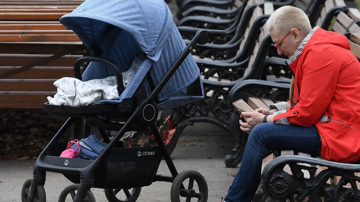 «Подарок новорожденному» на 20 тысяч рублей введут в Нижегородской области с 1 июля 2025 года  Соответствующий сертификат будут выдавать родителям по заявлению. На эти деньги можно купить детские товары от 12 нижегородских производителей. В перечне 217 позиций от средств гигиены до мебели.  Фото: Дмитрий Духанин, Коммерсантъ    Подписывайтесь на «Ъ-Приволжье» Оставляйте «бусты»