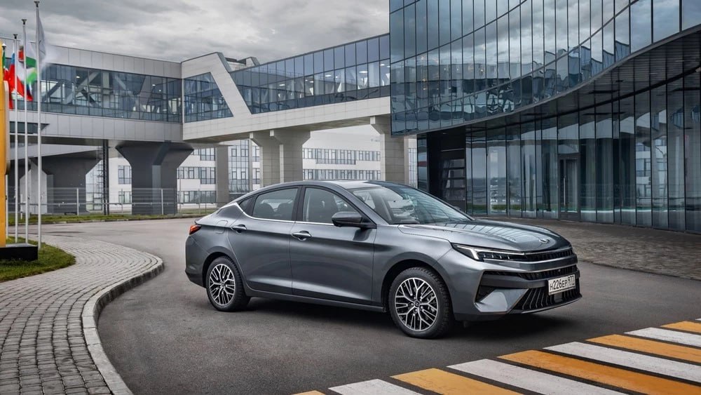 Лифтбэк Москвич 6 больше не предлагается в разделе Автомобили в наличии на российском сайте компании обратили внимание Китайские автомобили Между тем в компании не подтвердили завершение продаж модели Автомобили Москвич 6 есть у ряда дилеров и на складе МАЗ Москвич Доступность машин обеспечивается в соответствии со спросом На сайте в разделе Автомобили в наличии могут быть представлены не все доступные автомобили Модель развивается в соответствии со своим жизненным циклом заверили редакцию в пресс службе автозавода москвич chinamashina news