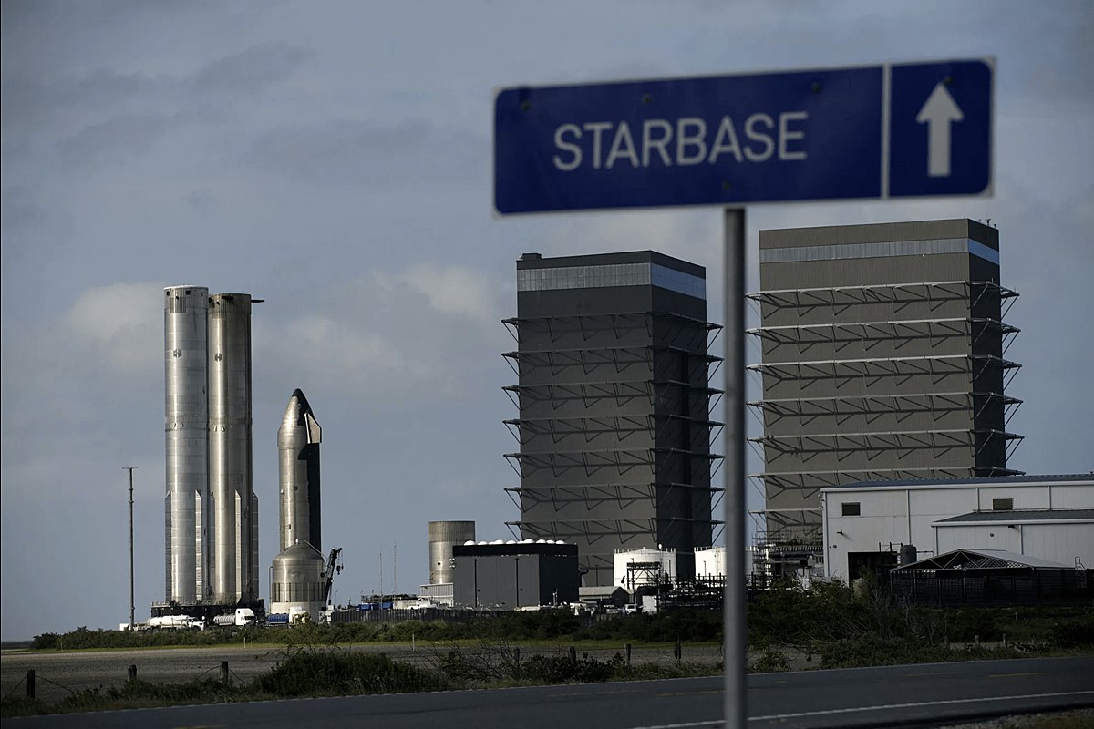 Жители космодрома SpaceX в Техасе проголосовали за превращение примыкающих к нему территорий и объектов в самостоятельный город. Теперь результаты голосования должны проверить, а затем утвердить новый муниципалитет vc.ru/future/1964275