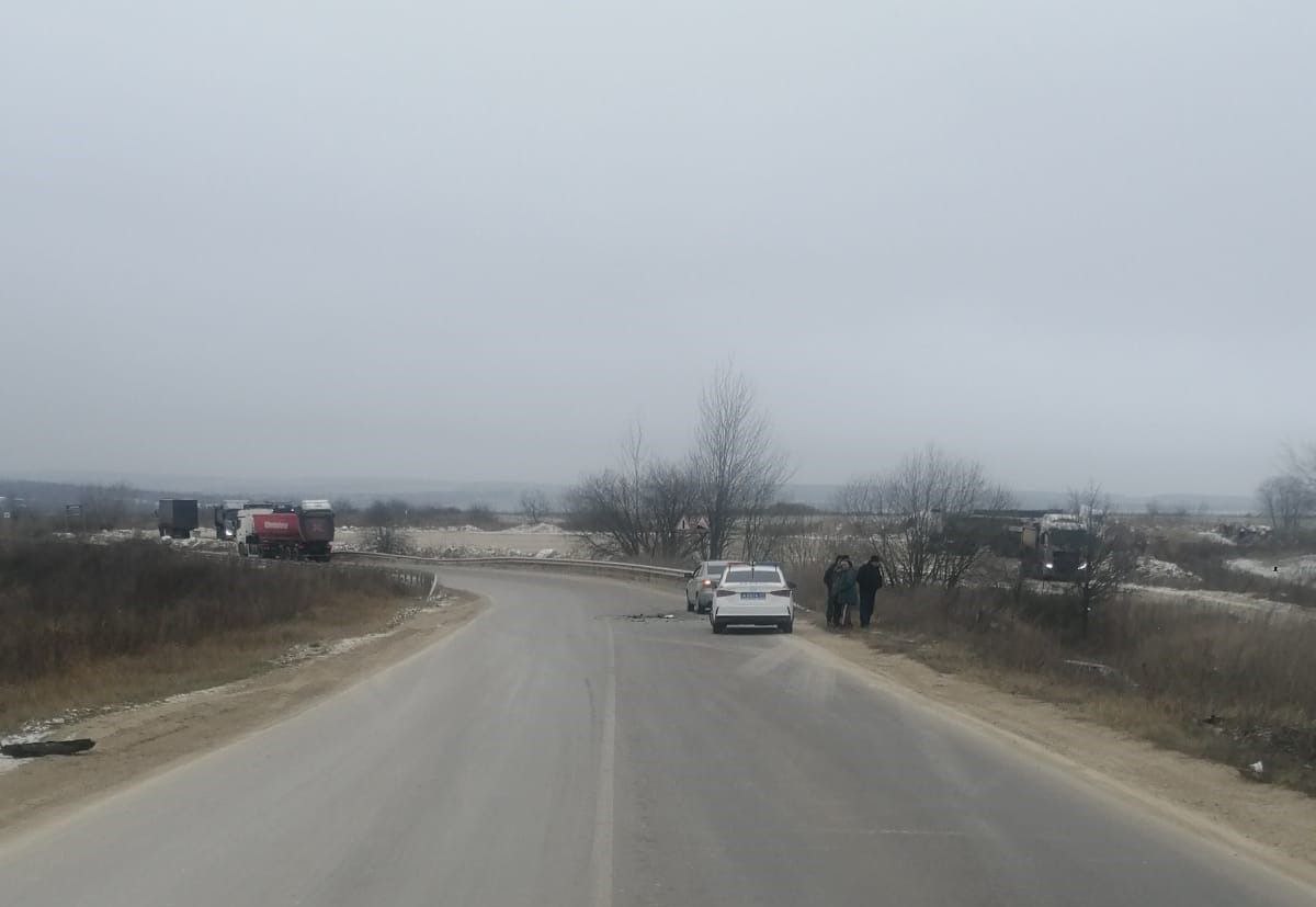 В Тульской области нетрезвый водитель «Волги» протаранил на встречке «пятнашку»  Авария произошла накануне днем в Воловском районе. На 7-м километре автодороги «Дон-Турдей» 44-летний автомобиля «ГАЗ-31105» выехал на полосу встречного движения.Авария произошла накануне днем в Воловском районе. На 7-м километре автодороги «Дон-Турдей» 44-летний автомобиля «ГАЗ-31105» выехал на полосу встречного движения.  Читать далее...    TULA.SMI   Подписаться