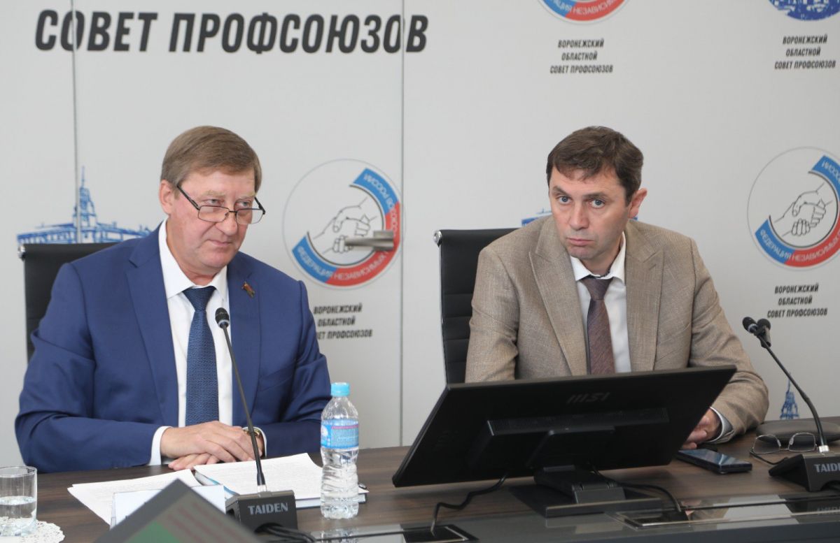 Парковку у ВАСО, ремонт дорог и создание "первичек" в комбинатах обсудили на встрече мэра и профсоюзов в Воронеже Основным вопросом обсуждения стало предложение председателя Облсовпрофа Евгения Проняева о создании первичных профсоюзных ячеек на комбинатах благоустройства города. Инициатива получила поддержку, теперь вопрос предстоит проработать профильным структурам городской администрации. ↗ Прислать новость Подписаться