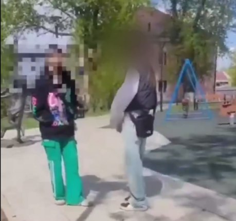 Проверку начали по случаю, где школьница ударяет девочку в Черемхове Шестиклассница сначала оскорбила четвероклассницу, после чего ударила ее по лицу ВИДЕО Читать подробнее на сайте...