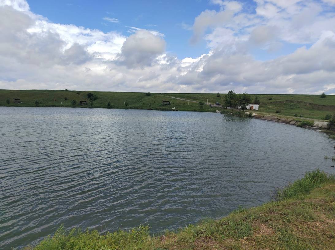 Старооскольская прокуратура выявила незаконную платную рыбалку на водном объекте в селе Крутое балка Нагольный Лог . Директор коммерческой организации, предоставлявшей такую услугу 800 руб. за день, 1500 руб. за сутки , оштрафован на 20 000 рублей и получил прокурорское представление.