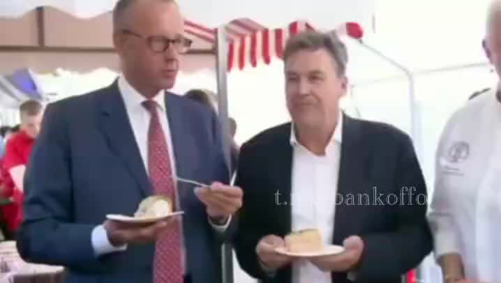 Канцлер Германии Фридрих Мерц уронил торт во время мероприятия