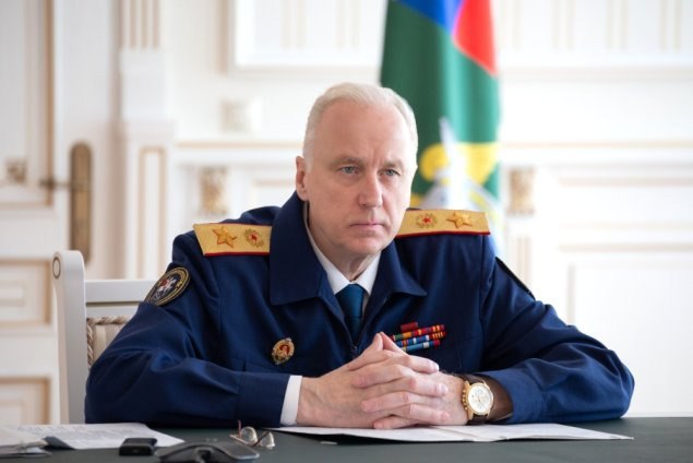 Жители Приморья пожаловались на председателя СНТ Как сообщает Следком РФ, на федеральном телеканале рассказали, что жители Приморского края обратились в правоохранительные органы из-за действий председателя садоводческого товарищества. Местные жители обвиняют его в пьянстве, дебошах, хищении двух миллионов рублей со счётов СНТ и ДТП с участием ребёнка. Также отмечается бездействие уполномоченных органов. Следственные органы уже возбудили уголовное дело по статьям о хулиганстве и умышленном повреждении имущества. Глава СКР Александр Бастрыкин поручил руководителю следственного управления по краю доложить о ходе расследования. В ближайшее время информацию передадут в центральный аппарат. Фото: Следственный комитет РФ