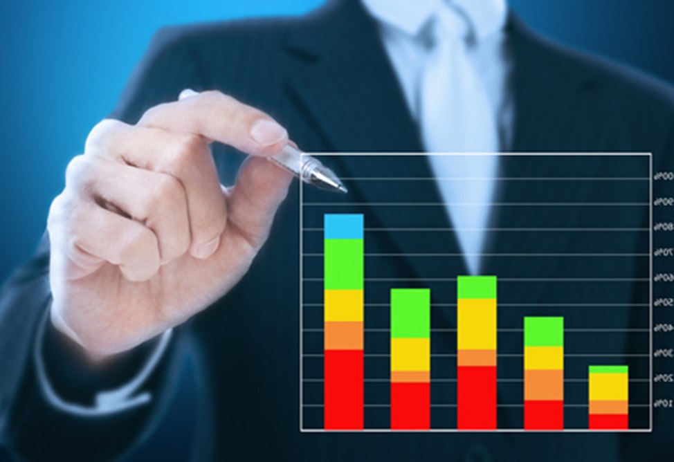 ЕАБР улучшил ожидания роста экономики Армении на 2025 год прогноз на 2026 год 5 3 Евразийский банк развития ЕАБР ожидает что экономика Армении по итогам 2025 года вырастет примерно на 6 сказал руководитель дирекции по аналитической работе ЕАБР Алексей Кузнецов Основные драйверы роста это высокие темпы строительства развитие сектора ИТ и связи а также финансовая отрасль Сильный спрос поддерживает и расширение инвестиций которые за январь сентябрь выросли почти на 20 Увеличение кредитования и денежных переводов создают основу для роста потребления домохозяйств сказал он По словам Кузнецова в 2026 году ожидается дальнейшее расширение экономики на 5 3 Подписывайтесь на arkanewsagency