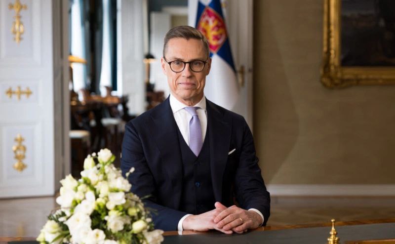 Стубб призвал быть готовыми к тому что не все пункты мирного соглашения будут соответствовать духу справедливости Президент Финляндии Александр Стубб в новогоднем обращении к согражданам заявил что отношения с Россией изменились навсегда и пообещал сделать все возможное для обеспечения суверенитета и территориальной целостности Украины В то же время он отметил что сейчас происходят изменения и в отношениях с США а также подчеркнул важность ЕС и НАТО для обороноспособности Финляндии Финский президент заявил что работа по достижению мира должна продолжаться и призвал быть готовым к тому что не все пункты мирного соглашения будут соответствовать духу справедливости