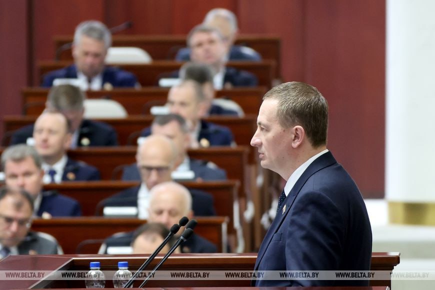 Программа деятельности правительства на 2025-2029 годы одобрена Палатой представителей Ее представил Премьер-министр Александр Турчин. ‼ Базисом всего пакета является программа социально-экономического развития страны. По сути, подготовленная программа — это дорожная карта реализации ключевых приоритетов и задач новой пятилетки, которая определяет создание регуляторной среды для развития экономической и социальной сфер.