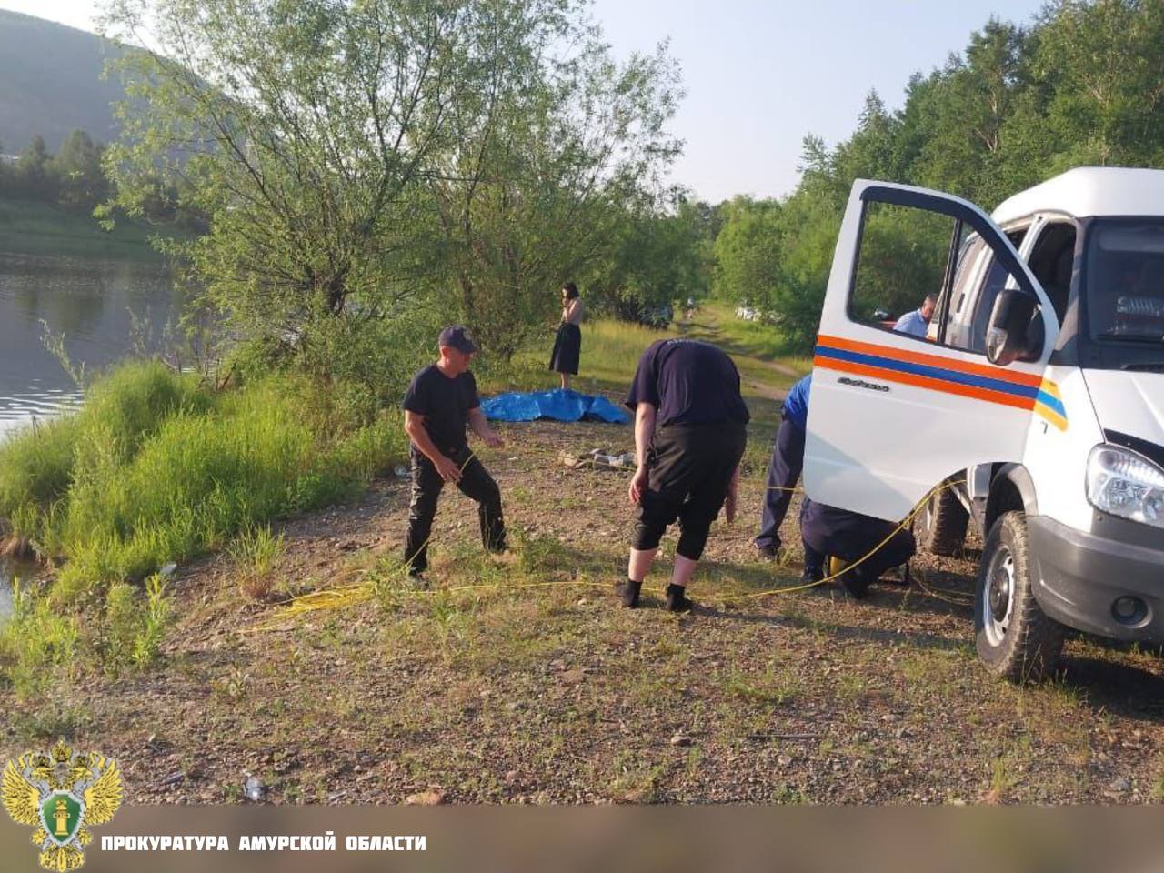 Прокуратура Зейского района проводит проверку по факту гибели подростка на воде По предварительной информации, 25 июня 2025 года около 17:20 во время купания утонул мальчик, 2010 года рождения. Обстоятельства произошедшего в настоящее время устанавливаются. Для координации действий правоохранительных органов на место происшествия выезжал прокурор Зейского района Магомед Алиев. По результатам проверки при наличии оснований будут приняты меры прокурорского реагирования, сообщает . Реклама