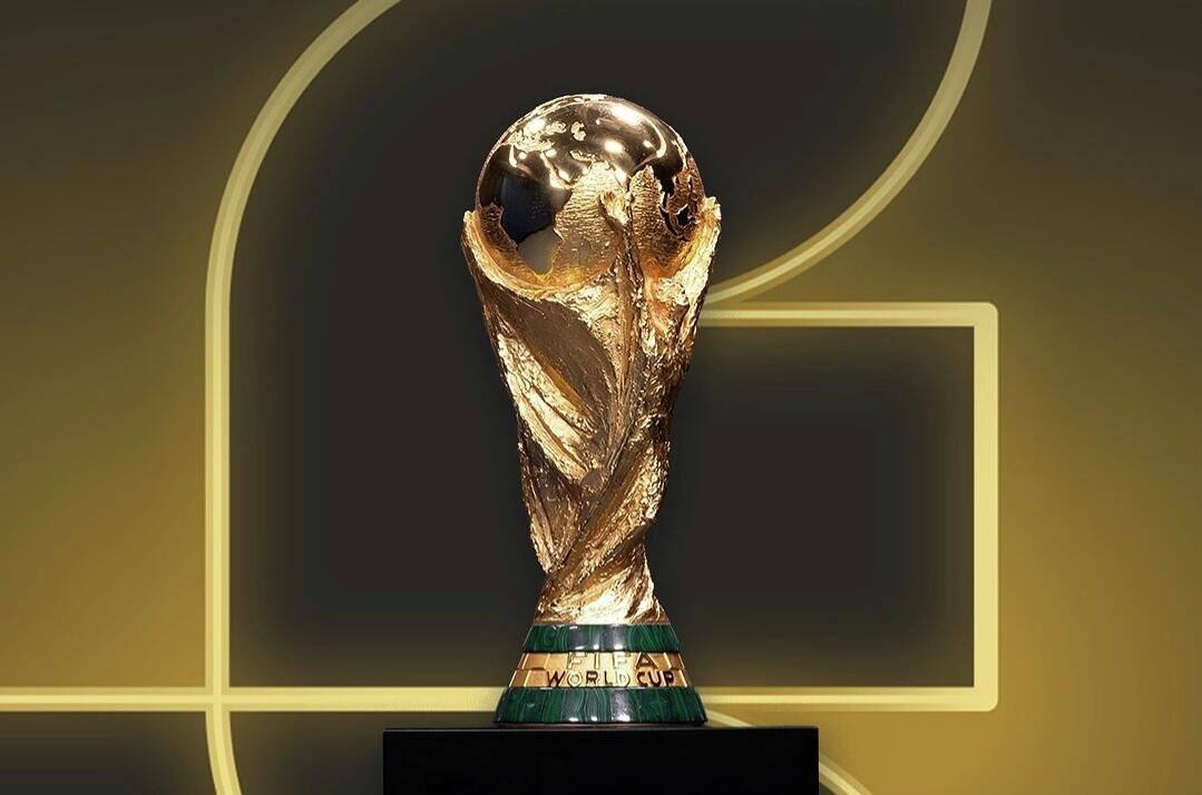 Власти США ожидают до 10 миллионов иностранных гостей во время чемпионата мира по футболу 2026 года До турнира который примут США Канада и Мексика осталось полгода Сегодня Дональд Трамп премьер министр Канады Марк Карни и президент Мексики Клаудия Шейнбаум примут участие в жеребьёвке Впервые в истории чемпионат пройдёт при участии 48 команд