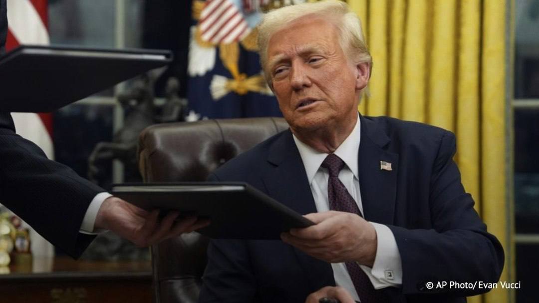Трамп подписал указ о высшей мере наказания за убийства в Вашингтоне Тем кто убивает людей в Вашингтоне грозит смертный приговор заявил он отметив что указ вступает в силу немедленно