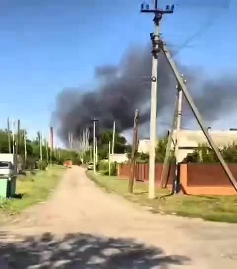 Крупный пожар в неэксплуатируемом здании в Морозовске