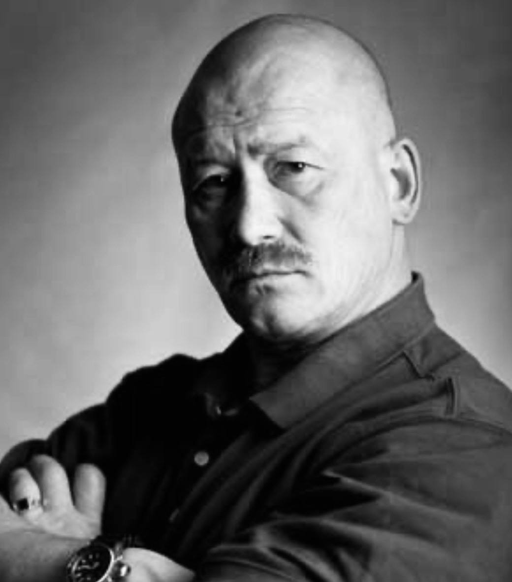 Памяти Андрея И 1 января на 66 году ушел из жизни телеведущий преподаватель человек внесший большой вклад в развитие туристической отрасли Якутии житель Гагаринского округа Андрей Федорович Хорошев Андрей И От имени Управы Гагаринского округа и от себя лично выражаю соболезнования родным и близким Андрей И был активным членом Совета отцов Гагаринского округа руководил кружком детской телестудии при Управе неоднократно отмечался наградами благодарственными письмами администрации г Якутска Якутской городской думы Гагаринского округа Светлая память талантливому и творческому человеку Руководитель Управы Гагаринского округа Евгений Сидоренко ГагаринскийОкруг КомандаГагаринского