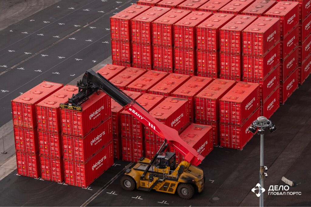 Глобал Портс увеличил перевалку удобрений   seanews ru 2026 02 06 ru global ports uvelichil perevalku udobrenij Глобал Портс в 2025 году обработал 4 45 млн тонн минеральных удобрений на 20 больше чем по итогам 2024 года сообщили SeaNews в холдинге Глобал Портс переваливает удобрения на трёх терминалах в Балтийском бассейне Первом контейнерном терминале Петролеспорт и Усть Лужском контейнерном терминале В 2025 году Глобал Портс ввел в эксплуатацию на терминале ПЛП комплекс перевалки насыпных