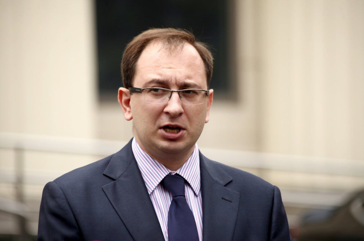 Российский адвокат Николай Полозов объявлен в розыск МВД по уголовной статье, сообщается на сайте ведомства. По какой именно статье – не уточняется. Полозов известен участием в качестве защитника в процессе панк-группы Pussy Riot, политика Сергея Удальцова и других оппозиционеров. считается в РФ иноагентом Агентство «Москва» Подпишитесь на «Ведомости»