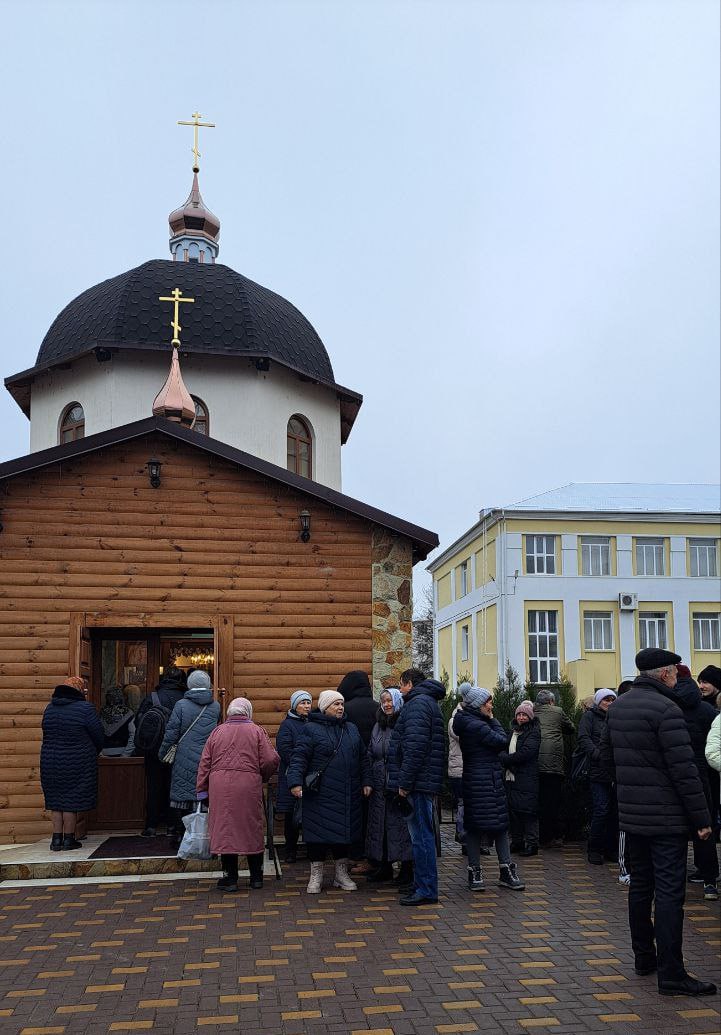 В столице в храме Святой Великомученицы Татианы при ПГУ началась праздничная литургия    Богослужение проводит Архиепископ Савва. В церкви и около неё преподаватели, студенты, прихожане. До приезда Владыки уже прошла небольшая праздничная программа, подготовленная студентами.