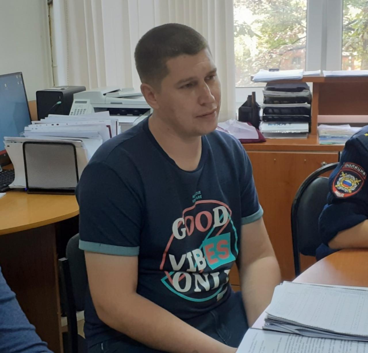 Руководителя Русской общины Обнинска подозревают в вымогательстве Руслан Денисов координатор Русской общины Обнинска Калужская область задержан и находится в изоляторе временного содержания сообщают местные СМИ Ему предъявлено обвинение в вымогательстве ориентировочно более 1 млн рублей на территории одного из районов предположительно в Козельске