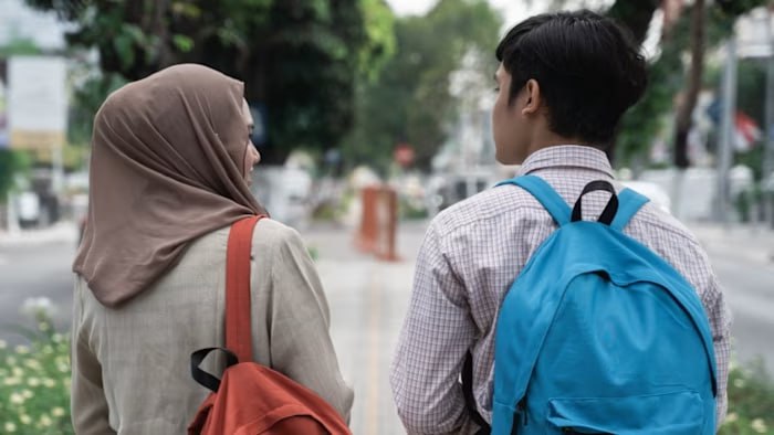 Анекдот дня Правительство ОАЭ объявило о сокращении финансирования обучения своих граждан в Великобритании из за риска радикализированного ислама ОАЭ не хотят чтобы их дети подвергались радикализации в кампусе добавил источник