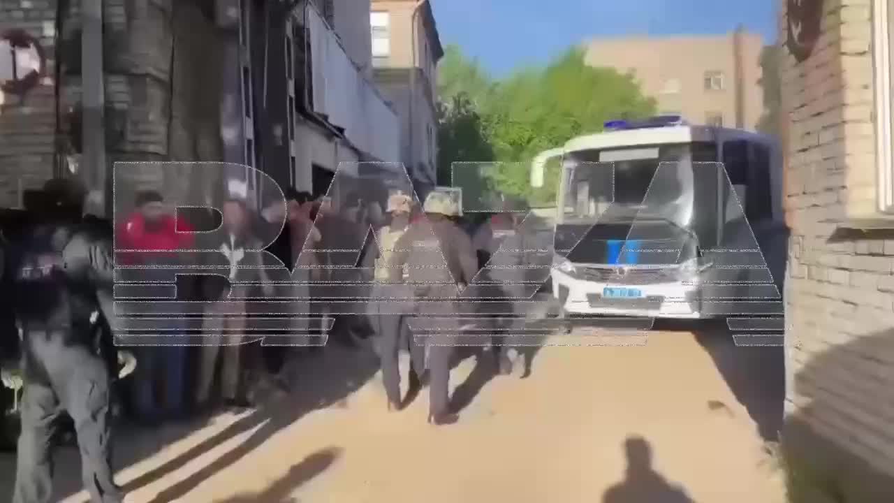 Рейд ОМОНа в общежитии для мигрантов в Строгино завершился задержанием нескольких человек