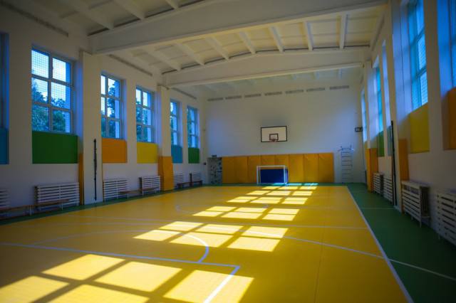 Под Пионерским хотят построить спортивный центр с магазинами и открытыми кортами Экспертиза одобрила проект здания Спортивный центр появится в посёлке Заостровье Площадь территории 5 8 тысяч квадратных метров Документацию разработало ООО Смарт проект Застройщиком является индивидуальный предприниматель Наталья Жаминова Подписаться на Калининград Ru