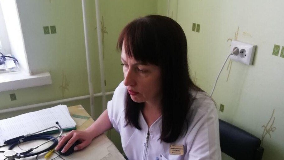  В Каланчакском округе приступила к работе 15-я бригада врачей из Мордовии Специалисты ведут прием в Центральной районной больнице Каланчакского округа. За первую неделю врачи осмотрели 546 человек. Терапевт приняла 154 пациента, невролог — 114 пациентов, педиатр — 86 детей, хирург принял 192 человека и провел 20 операций. Записаться на прием можно в регистратуре ЦРБ или по телефону: 8 990 047-19-63. Фото: Телеграм-канал «Шефская помощь. Херсонская область» , VK и ОК и читайте новости на нашем сайте