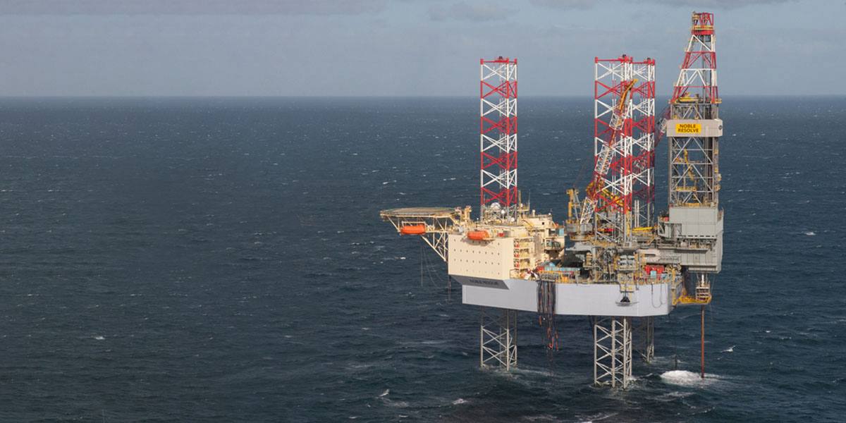 ™ В Польше открыли новое нефтегазовое месторождение. Компания-оператор Central European Petroleum канадская компания с контрольным пакетом, принадлежащим норвежцам назвала его самым большим в стране и одним из крупнейших в Европе. Оно находится на побережье Балтийского моря недалеко от города Щецин. Запасы месторождения могут составлять 22 млн тонн нефти и 5 млрд куб. м газа товарного качества. Общие запасы нефти оцениваются в 33 млрд тонн, газа – 27 млрд куб. м. Не Гронингенское месторождение, конечно, но тоже солидно: в Польше открытие новых запасов уже назвали историческим событием. ™ Нефтебаза