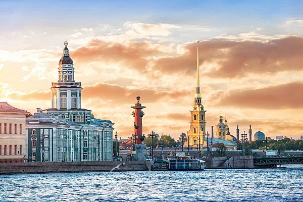 Самым востребованным направлением на российских авиалиниях в 2025 году стало Москва Санкт Петербург Маршрут между Москвой и Санкт Петербургом на российских авиалиниях стал самым востребованным в 2025 году сменив маршрут между Москвой и Сочи Такое заявление сделал на форуме Airtravel Sochi 2025 Андрей Ларченко вице президент директор по внешним связям АО ТКП оператор российской системы взаиморасчетов на воздушном транспорте Об этом сообщает ТАСС В прошлом году первое место Москва Сочи второе место Москва Санкт Петербург в этом году ситуация чуть поменялась но отрыв абсолютно минимальный сказал Ларченко aviaru net n288718