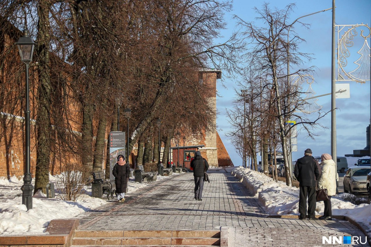 Нижегородская область накопила самый большой госдолг в РФ В общей сложности регион должен банкам и в федеральный бюджет 186 6 млрд рублей Больше всего денег Нижегородская область задолжала по бюджетным кредитам 128 6 млрд рублей Еще 27 миллиардов регион должен вернуть по кредитам иностранных банков и финансовых организаций 29 5 млрд приходится на ценные бумаги и 1 4 млрд руб государственные гарантии Москва оказалась на втором месте после Нижегородской области столица должна государству и банкам 178 5 миллиардов а Московская область 164 9 млрд рублей Читать новости без интернета в МАХ