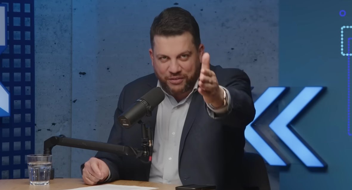 Генпрокуратура Украины возбудила уголовное дело против Леонида Волкова Поводом стали заявления Волкова о смерти основателя РДК Дениса Капустина В кои то веки действительно случилась денацификация Сдох нацик который со своим клоунским корпусом решал мутные задачи гнусного деревенского политтехнолога Буданова Сядет Ермак сядет Подоляк сядет Буданов и все прочее пропагандистское лицемерное ворье написал сотрудник ФБК в частной переписке После публикации переписки премьер министр Литвы Инга Ругинене заявила что Волков не должен оставаться в стране а его ВНЖ нужно аннулировать признан иноагентом запрещенная в России террористическая организация внесен в перечень экстремистов и террористов   Telegram MAX Читать эксклюзив