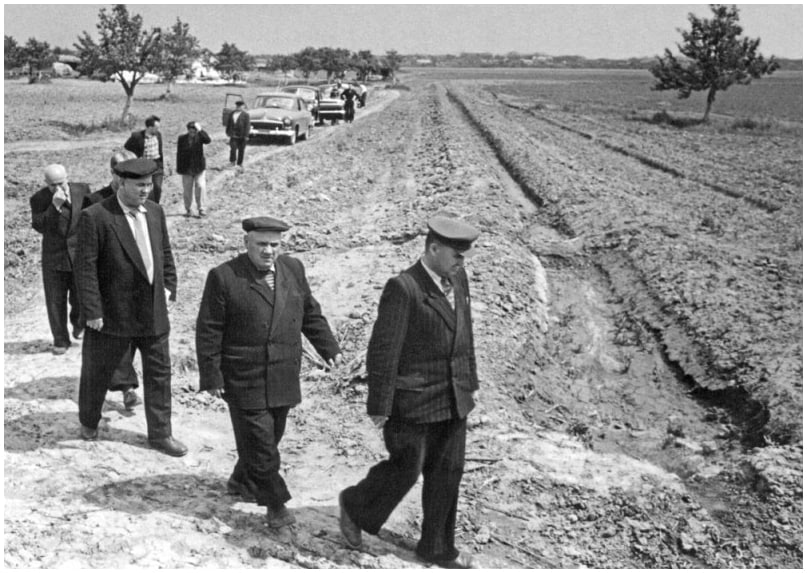 На фото комиссия осматривает участок под строительство Кучурганской ГРЭС 1961 год Первый энергоблок электростанции запущен 26 сентября 1964 года