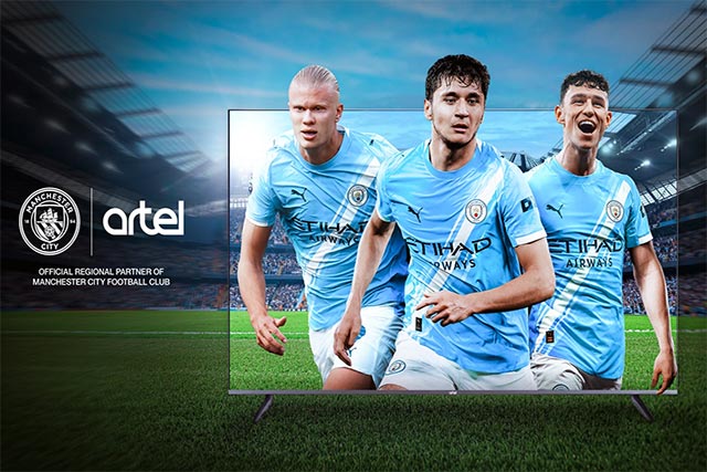 Манчестер Сити объявил о первом региональном партнёрстве в Центральной Азии с Artel Electronics Манчестер Сити сегодня заключил соглашение с Artel Electronics крупнейшим производителем бытовой электроники в Центральной Азии в портфолио которого входят бренды Artel Shivaki и Avalon Согласно новому соглашению компания станет Официальным Региональным Партнёром клуба а также эксклюзивным телевизионным партнёром Манчестер Сити в Узбекистане и других ключевых странах региона Это первое в истории клуба партнёрство в Центральной Азии и первый случай когда клуб Премьер лиги заключает коммерческое соглашение с узбекским брендом Партнёрство совпадает с ключевым моментом для футбола в Узбекистане после исторической первой квалификации страны на FIFA World Cup и появления местных талантов Оно направлено на развитие быстро растущего футбольного рынка в Узбекистане а также на укрепление связи между клубом и регионом Фанатов ждут новые возможности взаимодействия с клубом через совместные кампании промо акции цифровой контент и другие активности Кейтлин Бил вице президент по глобальным партнёрским продажам City Football Group отметила Мы рады объявить о новом региональном партнёрстве с Artel Electronics Растущий интерес к клубу со стороны Узбекистана и Центральной Азии усиливается и это соглашение укрепляет наше присутствие в регионе Нодир Хикматиллаев руководитель отдела маркетинга Artel Electronics добавил Партнёрство с Манчестер Сити отражает новую эпоху для нашей страны Вместе мы хотим приносить футбол мирового уровня в дома фанатов по всему Узбекистану и Центральной Азии вдохновлять следующее поколение талантов и показывать чего могут достичь бренды Нового Узбекистана на мировой арене ТГ канал uzbekipr