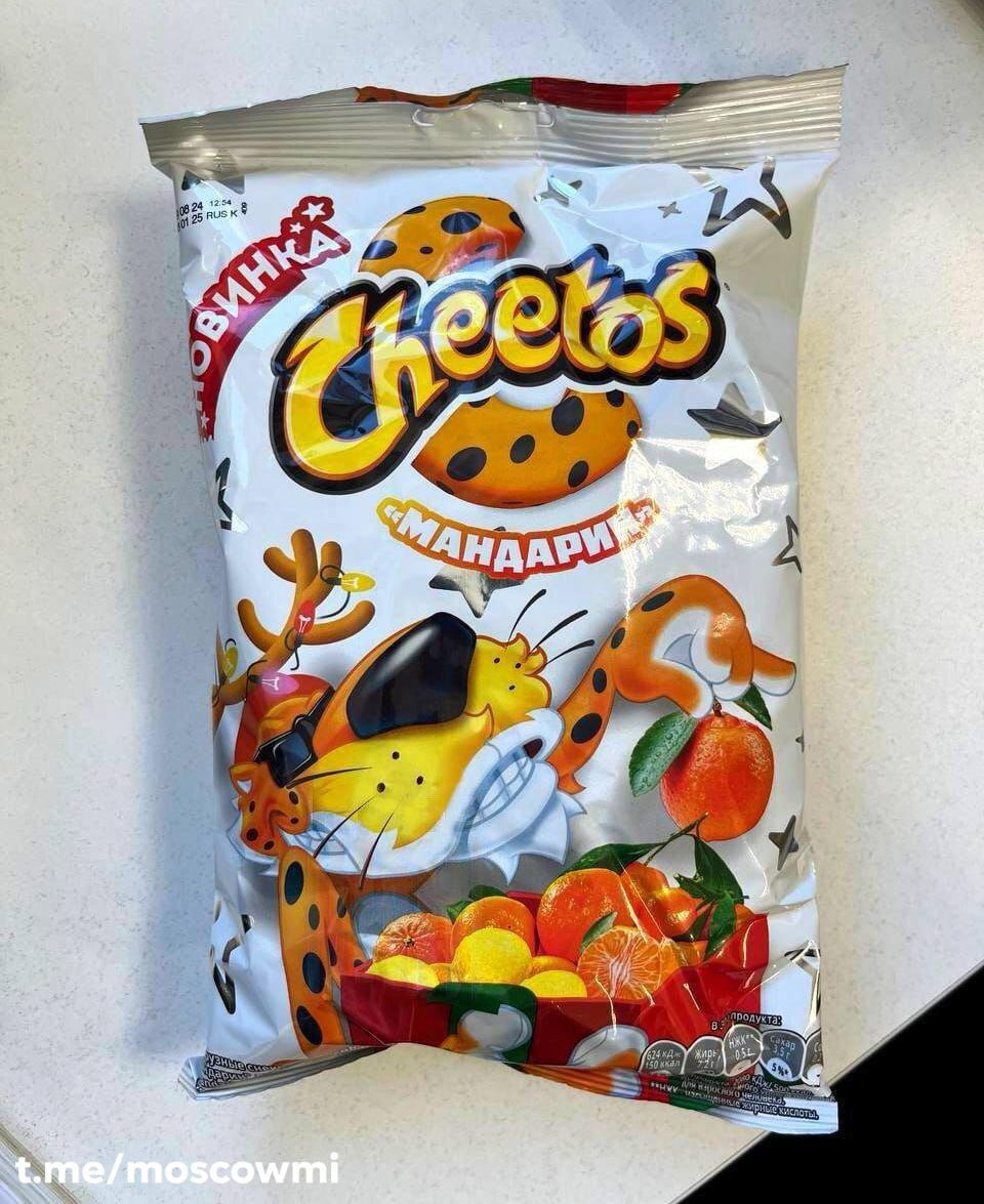 Cheetos со вкусом мандарина завезли в российские магазины.   Новинку можно купить примерно за 70 рублей.