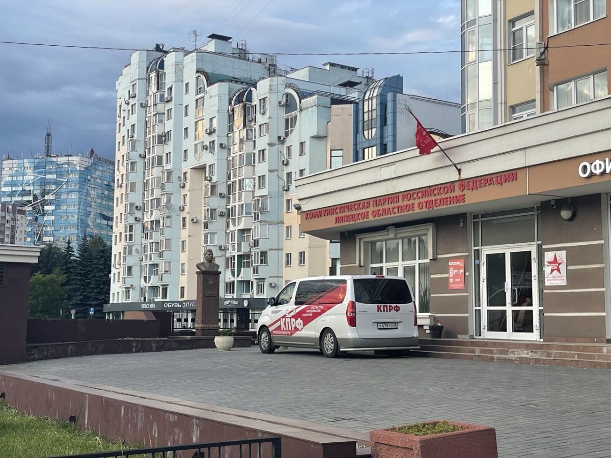 Липецкий коммунист Сергей Токарев следком проводит проверку на клевету newslipetsk ru fn 1714526 html Сегодня липецкого руководителя фракции КПРФ депутата областного парламента Сергея Токарева вызвали в регуправление СК России Главный коммунист региона рассказал Новостям Липецка подробности своего визита в ведомство Прислать новость Подписаться