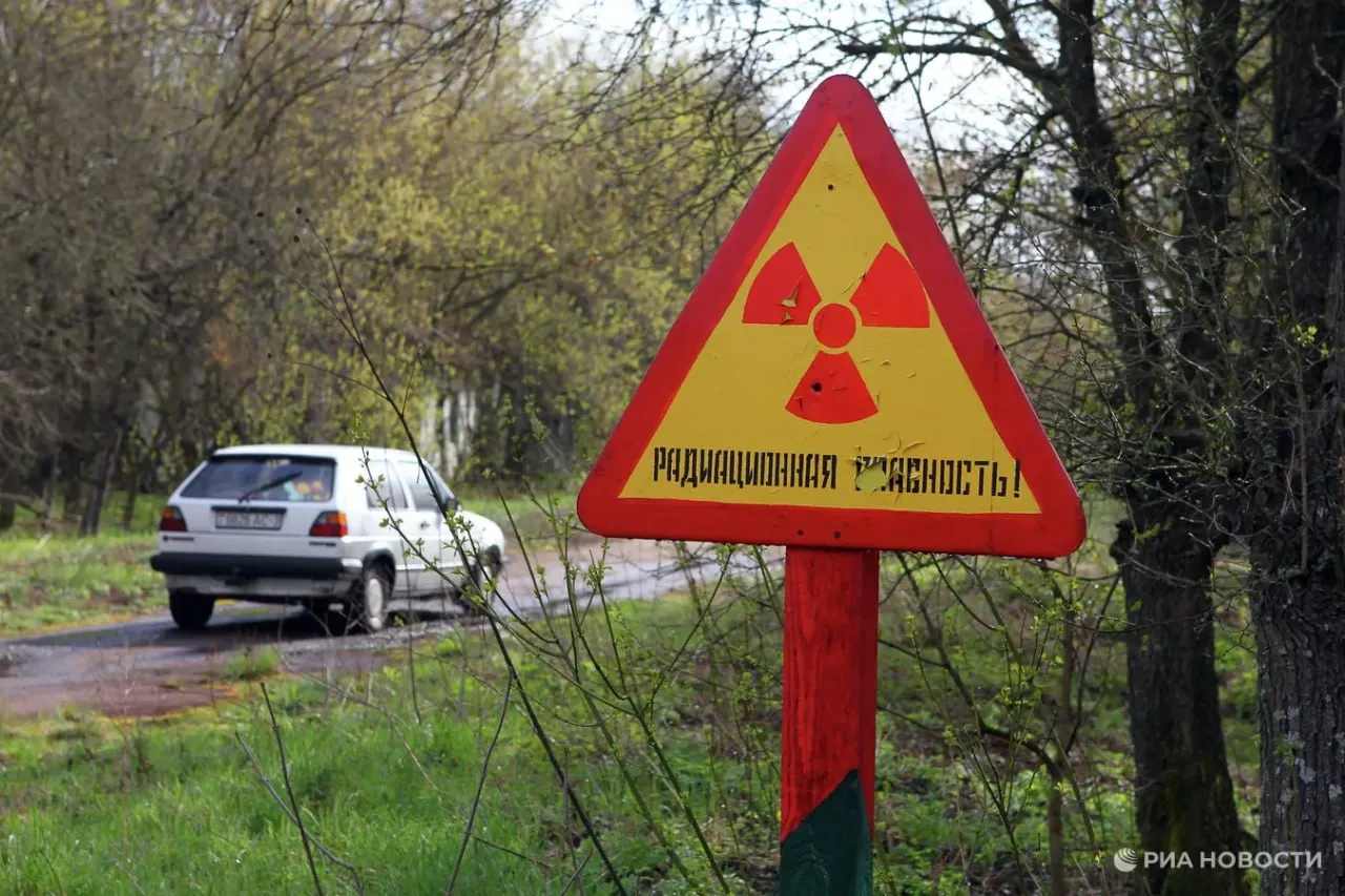 На Украине раскрыли факт сбора урожая пшеницы и кукурузы в Чернобыле Так некое частное предприятие незаконно получило себе во владение 190 гектаров земли в Вышгородском районе Киевской области которая находится в Чернобыльской зоне отчуждения С 2020 го эту территорию они использовали для выращивания сельскохозяйственных культур Детали по использованию урожая неизвестны но в местной прокуратуре заявили что он представляет риск для жизни и здоровья людей Суд уже открыл производство по этому делу Подписаться на РИА Новости экономика