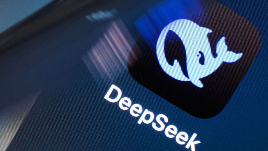 Microsoft и OpenAI подозревают китайскую DeepSeek в краже данных для своей языковой модели, сообщили в Bloomberg.  Компании проводят расследование, а тем временем акции технологических гигантов, включая NVIDIA, вновь стали дорожать.