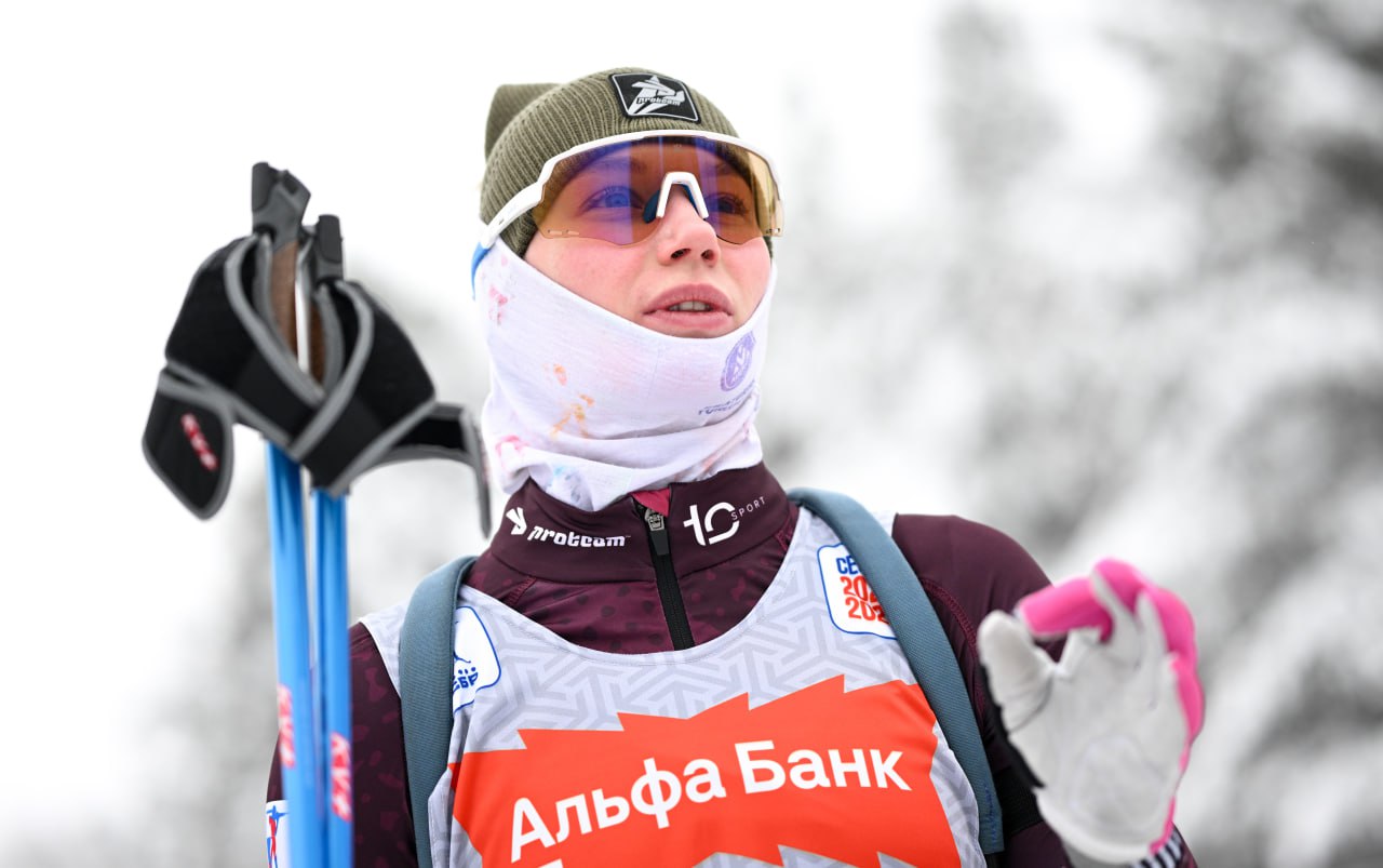 Ирина Казакевич выиграла спринт на этапе Альфа Банк Кубка Содружества в Чайковском Она прошла 7 5 км без промахов за 21 минуту 40 5 секунды Инна Терещенко лучшая юниорка прошлого сезона тоже не допустила промахов 9 7 Кристина Резцова с одним промахом 10 0 А подробные результаты спринтов ищи у biathlon match   news matchtv РИА Новости Алексей Филиппов