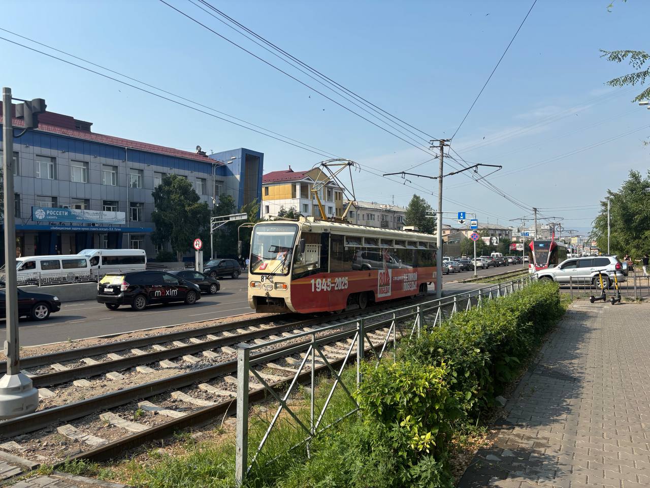 В связи с аварийным отключением электроэнергии в Улан Удэ встали трамваи Сообщается что отключение электроэнергии произошло в жилых домах по ул Сахьновой Терешковой Бийская Геологическая Трубачеева Б Карла Маркса Коммунистическая Приречная Банзарова Смолина По сообщению комитета по транспорту Улан Удэ также отключены Светофорные объекты ул Трубачеева Сельхоз техникум ул Трубачеева пер Карьерный ул Бабушкина Восточные ворота ул Банзарова ул Коммунистическая ул Смолина ул Банзарова ул Смолина ул Куйбышева Будьте внимательны на дороге Фото Новая Бурятия