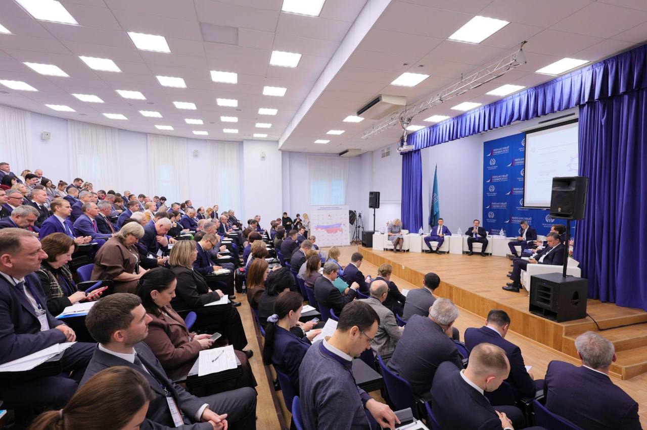 Инструменты устойчивого роста муниципальных образований итоги и перспективы 25 ноября в Москве состоялась важная стратегическая сессия под названием Инструменты устойчивого роста муниципальных образований Это событие стало частью масштабного проекта Муниципальный диалог реализуемого Всероссийской ассоциацией развития местного самоуправления ВАРМСУ Мероприятие собрало свыше 150 участников среди которых были представители муниципалитетов специалисты федеральных органов власти а также члены профильных федеральных проектных команд отвечающих за экономику и финансы муниципальных образований Подробнее здесь