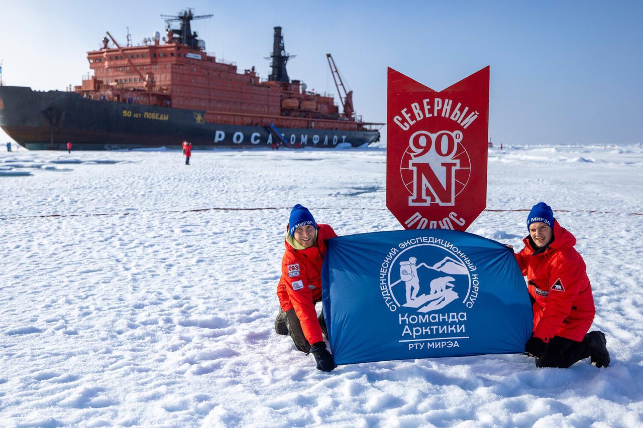 2027 год в России может быть объявлен годом Арктики. Поручение проработать этот вопрос дал полпред президента в Дальневосточном федеральном округе Юрий Трутнев. Также предполагается, что в срок до 15 августа будут представлены предложения по месту проведения международного арктического форума «Арктика — территория диалога». Инициативу провести в России год Арктики озвучил студенческий экспедиционный корпус «Команда Арктики». Минвостокразвития идею поддержало, поскольку это послужит «укреплению репутации России как мощной арктической державы и решению задач по обеспечению единства и целостности российской Арктики». Уже сейчас Арктика производит 7,5% валового внутреннего продукта и 11% экспорта России, а СМП сокращает путь из Европы в Азию на 40%.