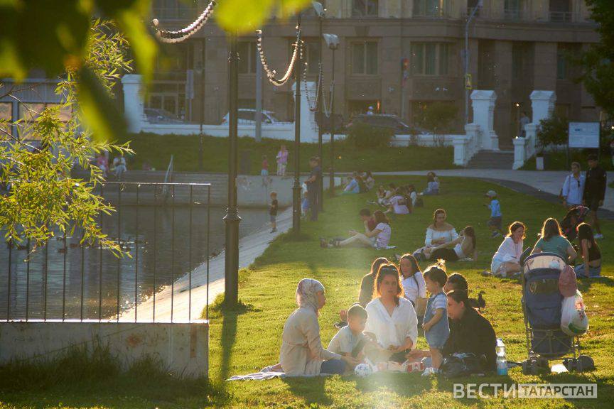 Татарстанцам обещают аномально теплый конец марта  В Татарстане ожидается аномально теплый конец марта, температура воздуха будет на 5 градусов выше климатической нормы для этого периода. Согласно прогнозу от гидрометцентра России, средняя температура с 21 по 30 марта составит на 5 градусов больше, чем обычно.  Для Татарстана нормальная среднесуточная температура в конце марта составляет около минус 2 градусов, в Казани же она традиционно чуть выше — минус 1,3%   Подписаться   Сообщить новости