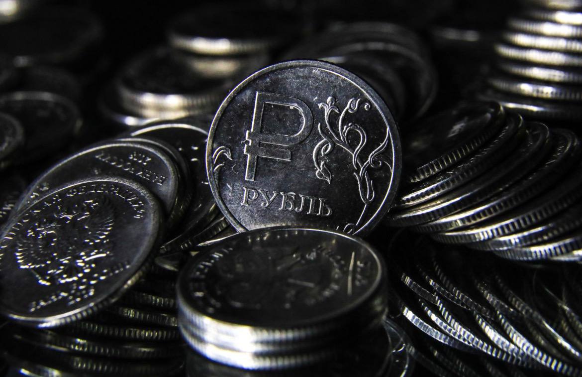 Мишустин рост экономики за последние три года обогнал мировые темпы За три года если взять то средний темп годовой экономического роста выше чем средние мировые темпы оказался в Российской Федерации отметил Мишустин При этом по его словам сейчас темпы снизились поэтому стоит задача создания условий для роста экономики К концу 2026 года по поручению президента нужно сформировать отчётливый прогноз каким образом будут стимулировать экономический рост в стране Несмотря на снижение сейчас российская экономика устойчива и все социальные обязательства власти выполняют и будут выполнять подчеркнул он Сергей Коньков Подписаться на ДП в Telegram MAX