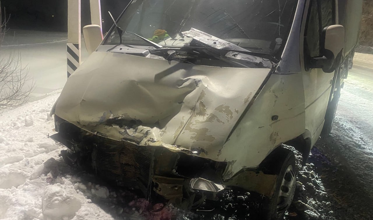 Три человека пострадали в столкновении Lada Granta и Газели в Новоусманском районе ДТП произошло накануне вечером 4 февраля на 7 м км трассы М 4 Дон Малая Приваловка после того как водитель легковушки нарушил правила расположения транспортного средства на проезжей части В результате аварии оба водителя в возрасте 21 года и 42 лет а также 18 летний пассажир Lada Granta получили травмы Их доставили в больницу   vrn aif ru incidents crash lada granta i gazel stolknulis na trasse pod voronezhem troe postradali aifvrn