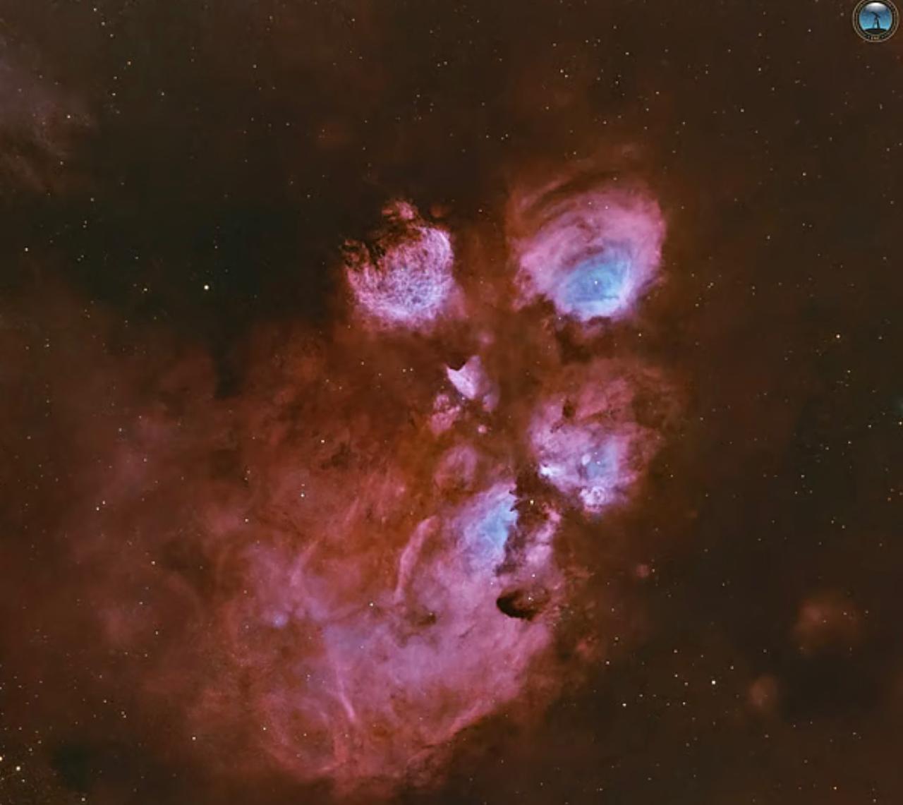 Астрономы из ОАЭ обнаружили одну из самых «милых» туманностей в небе — Cat’s Paw Nebula туманность «Кошачья лапка» Снимок, сделанный в пустыне под Абу-Даби в сложных условиях, объединил 195 кадров, полученных за 10 часов съёмки.