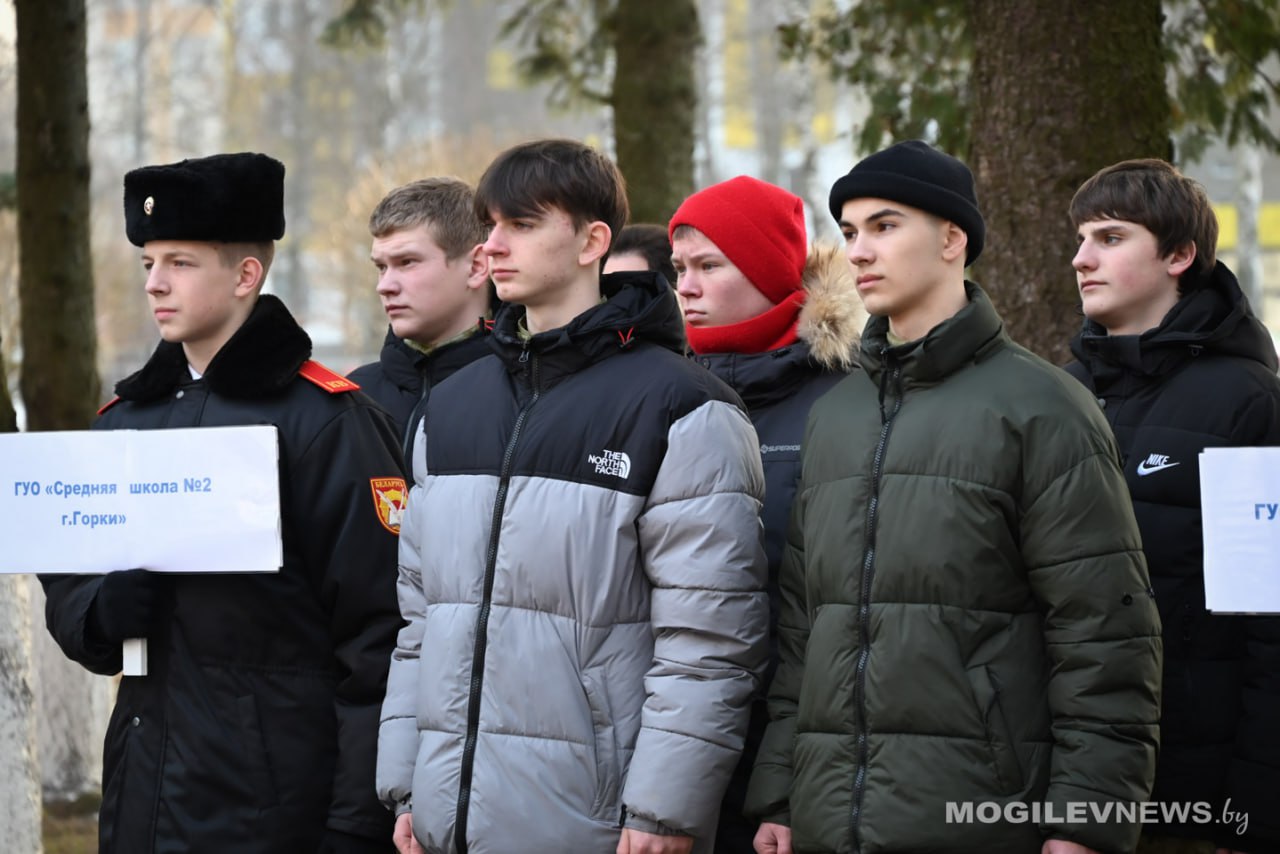 Областной турнир по военно-прикладным видам спорта среди допризывной молодежи прошел на базе кадетского училища в Могилеве.   В соревнованиях участвовали семь команд из Могилевской области.   Турнир состоял из четырех этапов: стрельба, подтягивание, эстафета и разборка автомата.   Соревнования посвящены 80-й годовщине Победы советского народа в Великой Отечественной войне.  ВИДЕО: Анастасия Климович