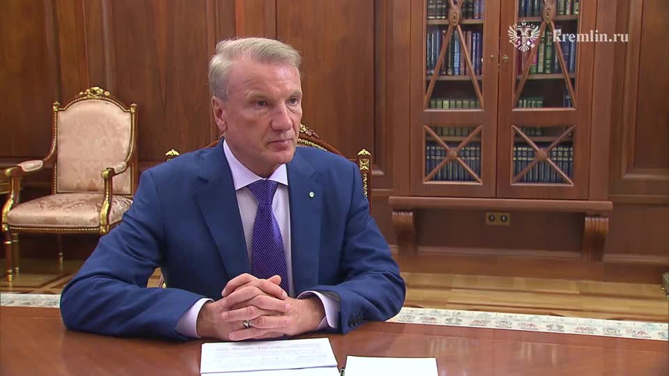 Путин и Греф обсудили развитие бесконтактной оплаты на встрече