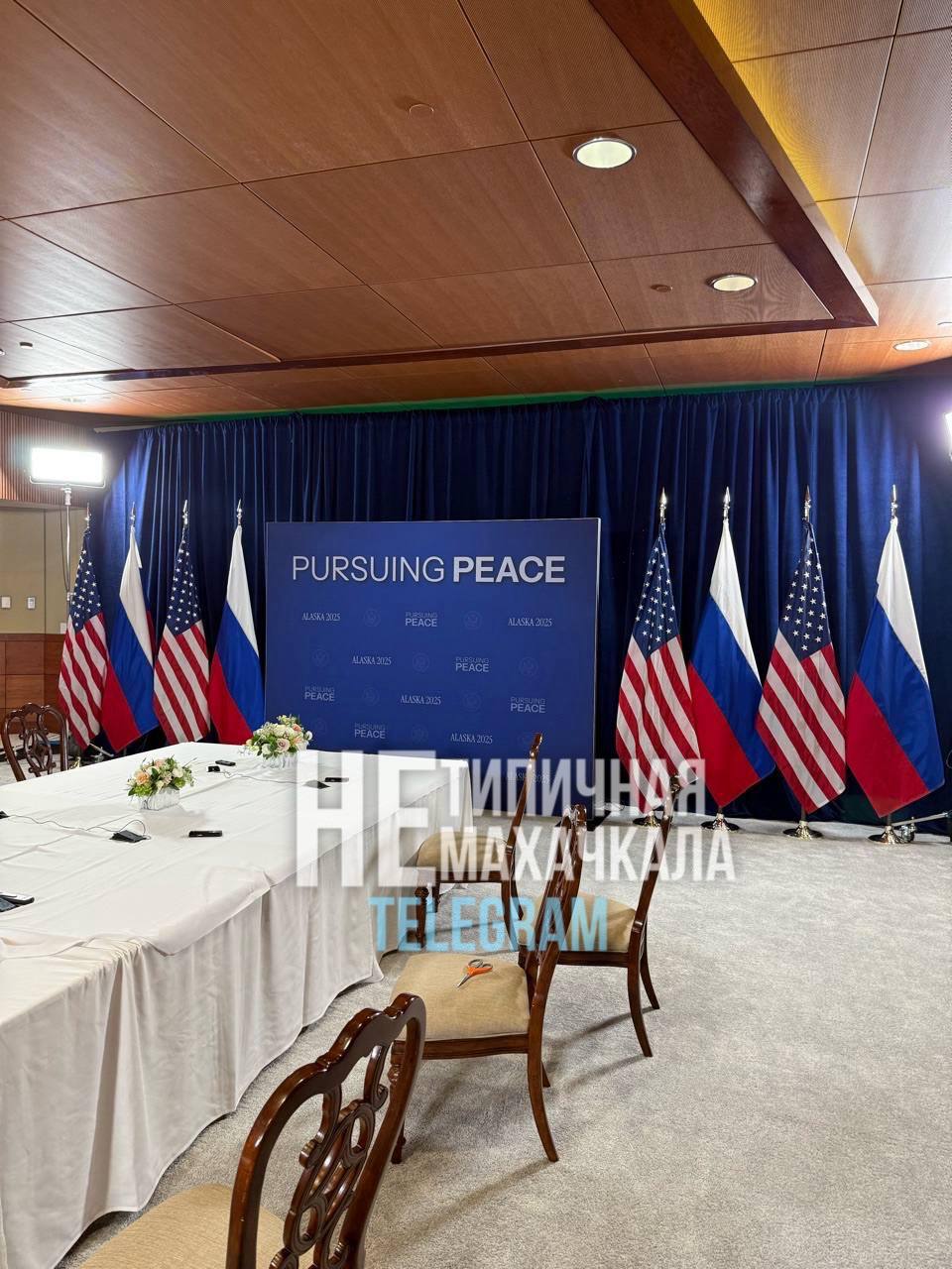 Глава РФПИ Дмитриев показал зал встречи России и США  Слоган саммита — «Стремясь к миру»  Прислать новость    Подписаться