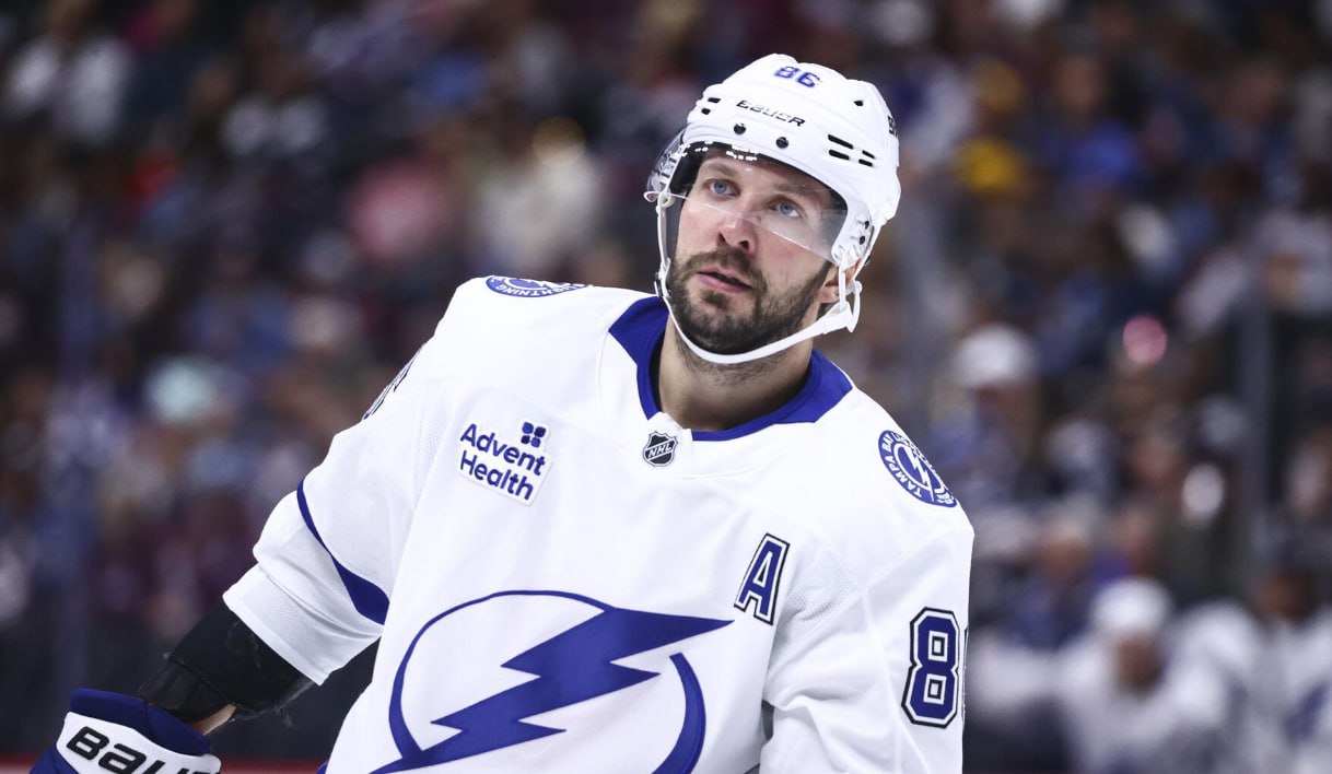 Дубль Кучерова помог Тампе победить Монреаль Встреча завершилась победой молний в серии буллитов 5 4 Защитник Тампы Максим Грошев отметился ассистом Для него это был дебют в НХЛ Нападающий Монреаля Иван Демидов отметился голом и передачей а также нереализованным буллитом в послематчевой серии